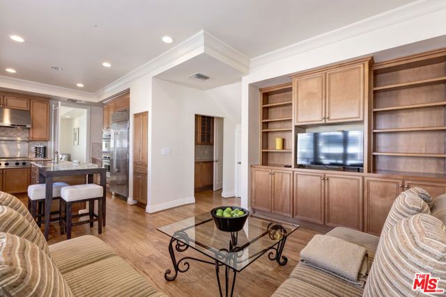 132 S MAPLE Drive PH4, Beverly Hills, CA 90212