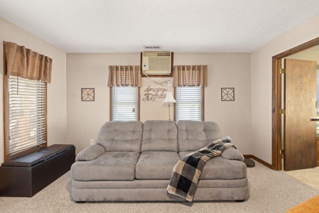 154 Twin Rivers Drive, Bronston, KY 42518