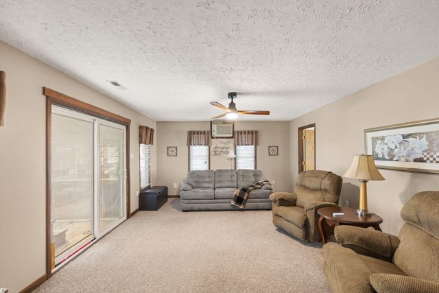 154 Twin Rivers Drive, Bronston, KY 42518