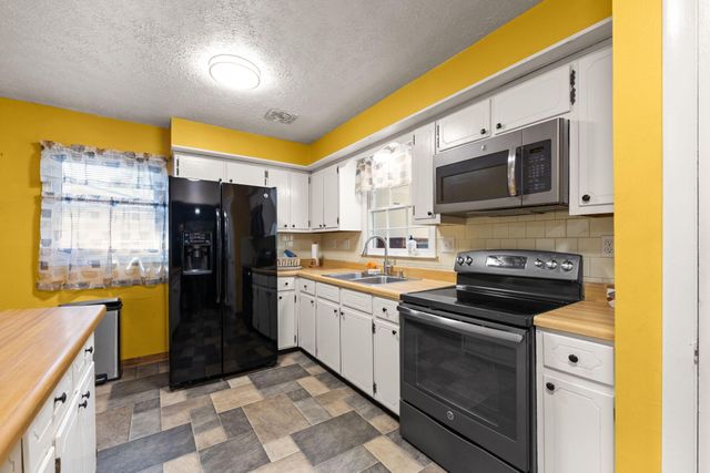 154 Twin Rivers Drive, Bronston, KY 42518
