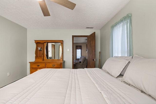 154 Twin Rivers Drive, Bronston, KY 42518