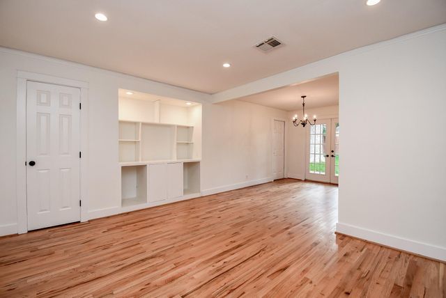 2210 Gardenia Drive, Houston, TX 77018