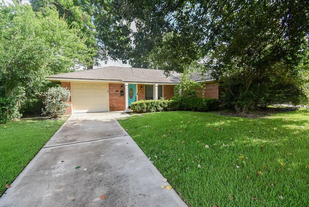 2210 Gardenia Drive, Houston, TX 77018