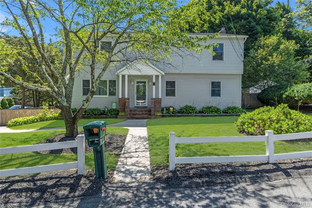 6 Giant Oak Road, Ridge, NY 11961