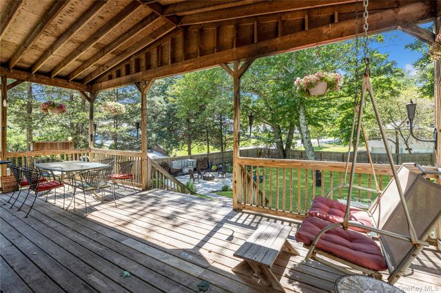 6 Giant Oak Road, Ridge, NY 11961