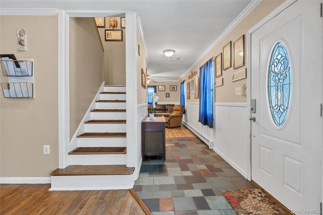 6 Giant Oak Road, Ridge, NY 11961