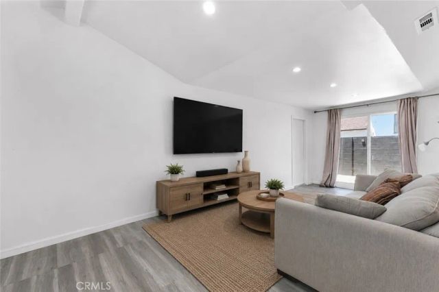 21025 Blythe Street, Canoga Park, CA 91304
