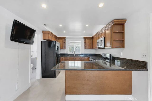 21025 Blythe Street, Canoga Park, CA 91304