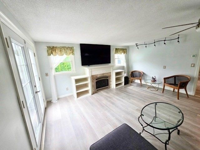 417 River Rd, Agawam, MA 01001