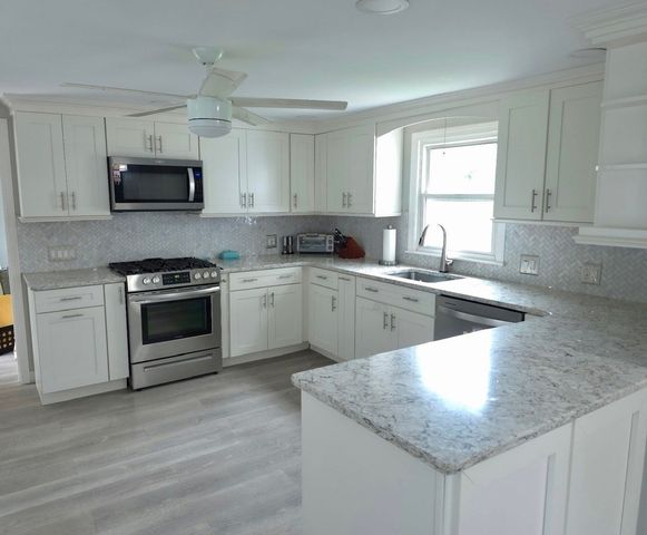 417 River Rd, Agawam, MA 01001