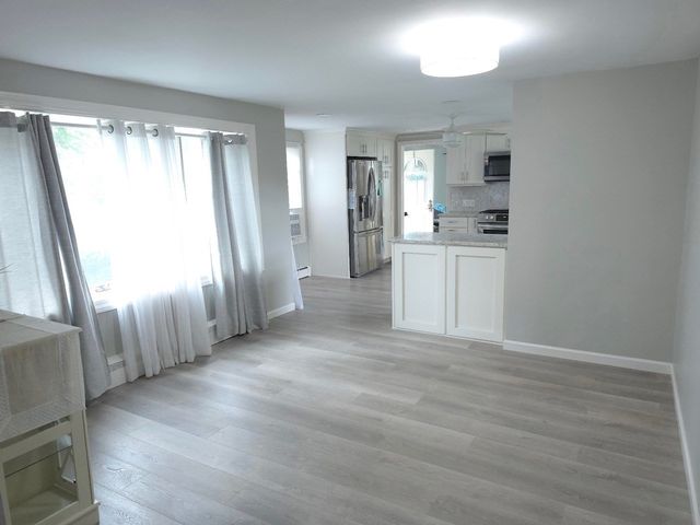 417 River Rd, Agawam, MA 01001