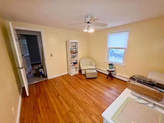 417 River Rd, Agawam, MA 01001