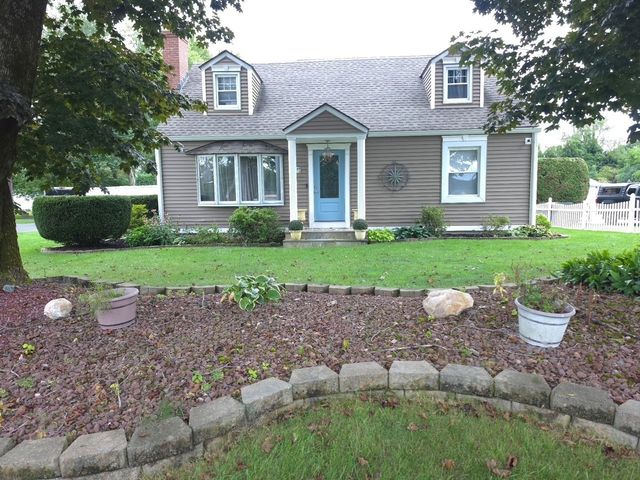 417 River Rd, Agawam, MA 01001