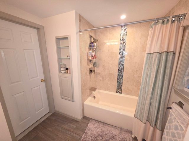 417 River Rd, Agawam, MA 01001