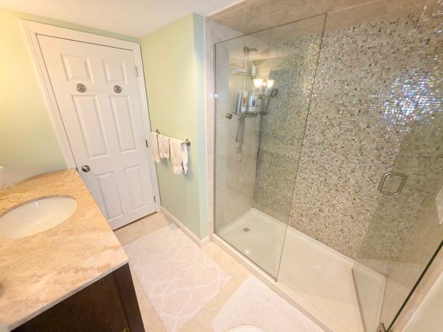 417 River Rd, Agawam, MA 01001