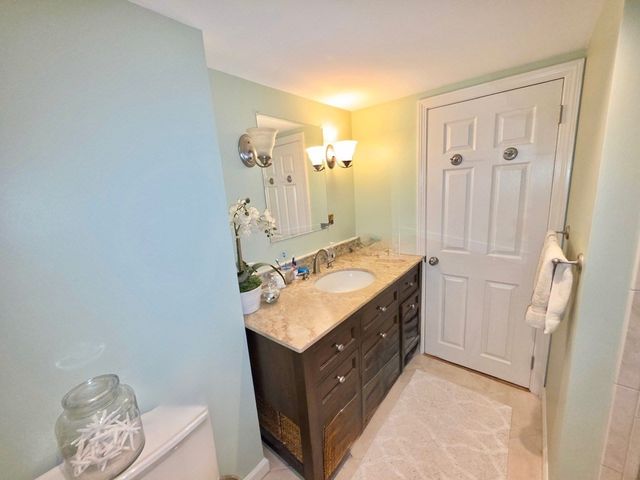 417 River Rd, Agawam, MA 01001