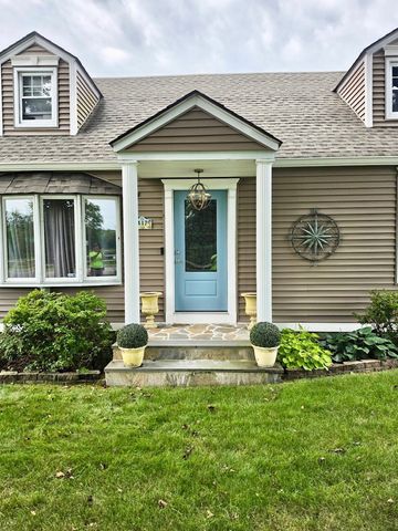 417 River Rd, Agawam, MA 01001