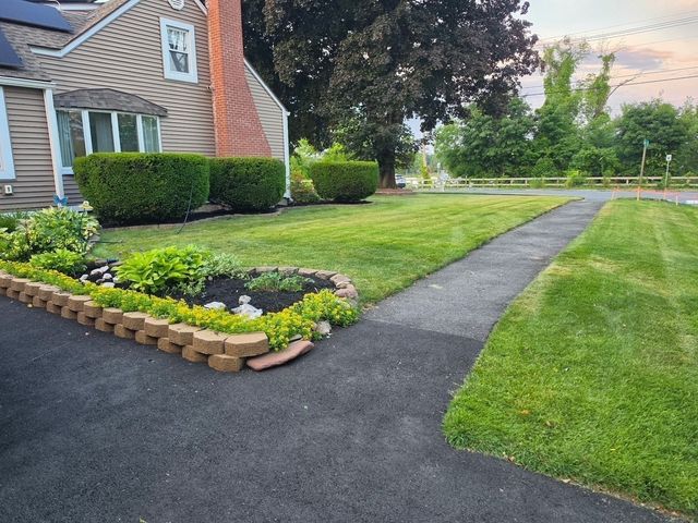 417 River Rd, Agawam, MA 01001
