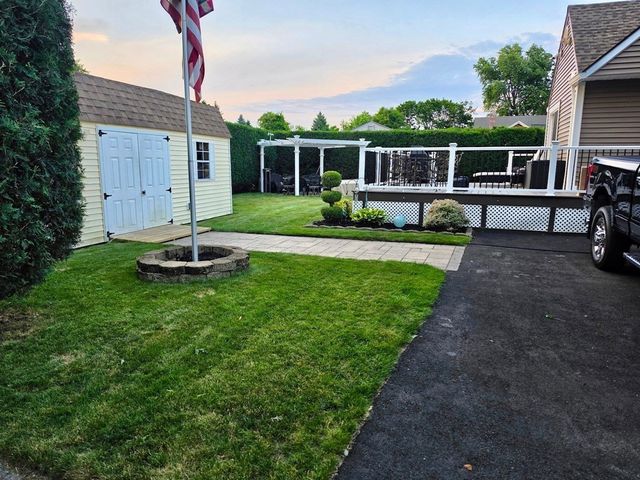 417 River Rd, Agawam, MA 01001