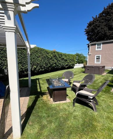 417 River Rd, Agawam, MA 01001