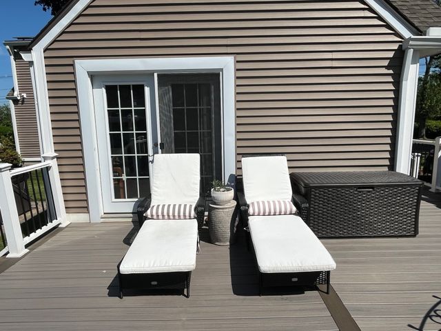 417 River Rd, Agawam, MA 01001