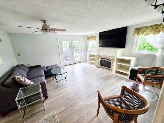 417 River Rd, Agawam, MA 01001