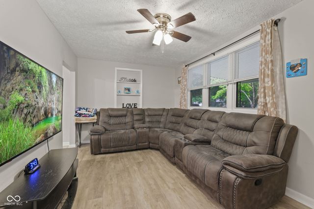 3132 S Lyons, Indianapolis, IN 46241