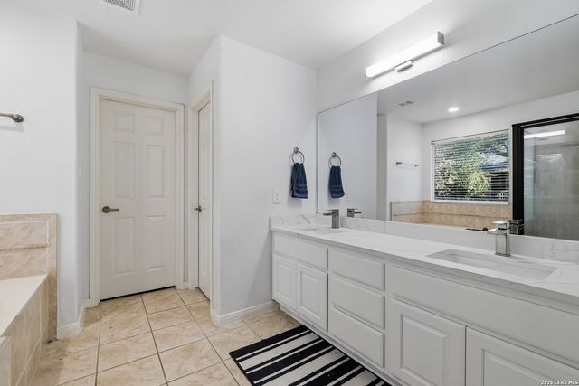 52 Greens Shade, San Antonio, TX 78216