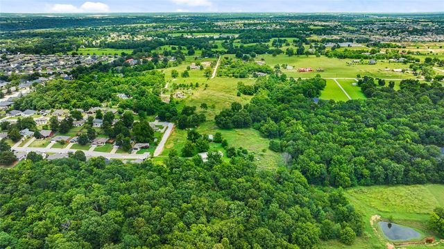 Ravine Street, Cave Springs, AR 72718