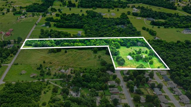 Ravine Street, Cave Springs, AR 72718