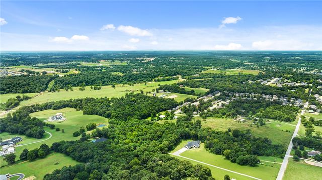 Ravine Street, Cave Springs, AR 72718
