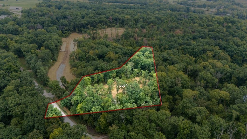 Seneca Road NW, Swisher, IA 52338