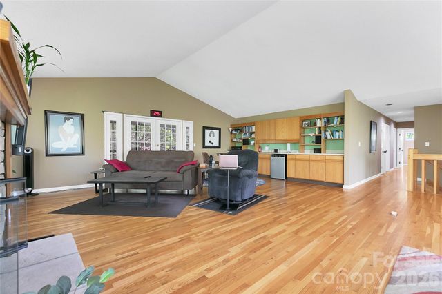 71 Elseetos Drive, Brevard, NC 28712
