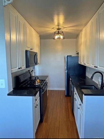 636 N Terrace Avenue 6C, Fleetwood, NY 10552