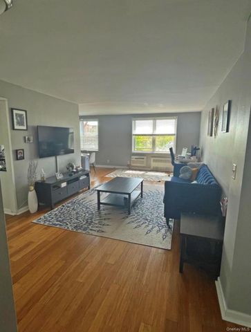 636 N Terrace Avenue 6C, Fleetwood, NY 10552