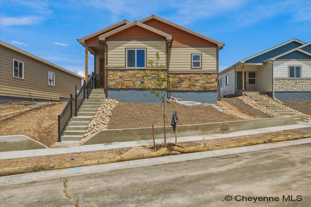 5811 LIZ RANCH RD, Cheyenne, WY 82007