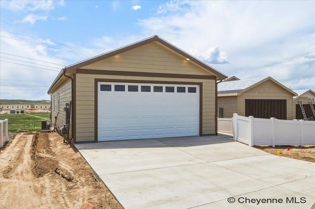 5811 LIZ RANCH RD, Cheyenne, WY 82007