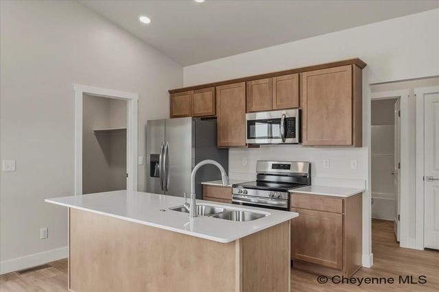 5811 LIZ RANCH RD, Cheyenne, WY 82007