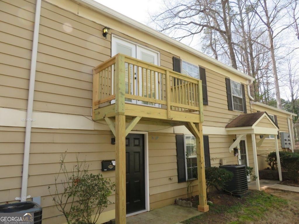 1336 Surrey Lane SW, Marietta, GA 30008