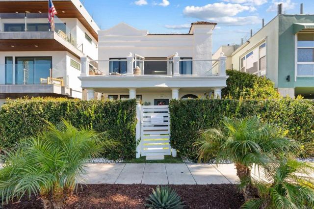 208 S Pacific Street, Oceanside, CA 92054