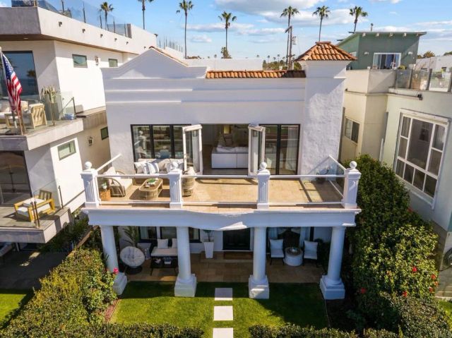 208 S Pacific Street, Oceanside, CA 92054