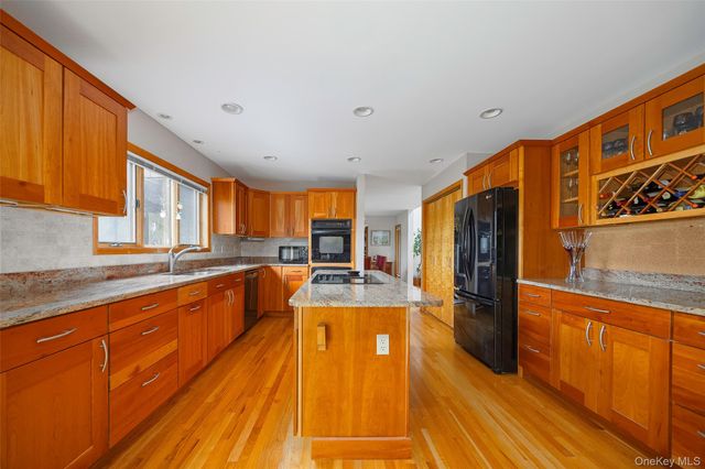 2 English Way, Pleasant Valley, NY 12569