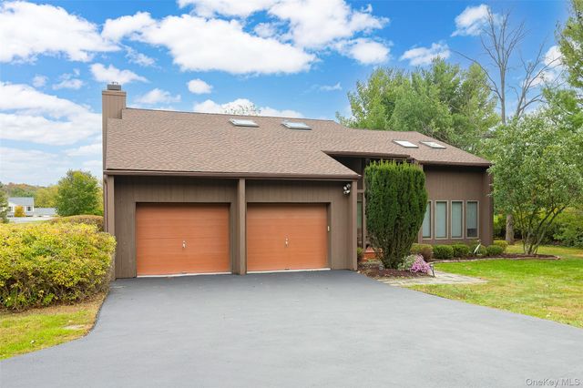 2 English Way, Pleasant Valley, NY 12569