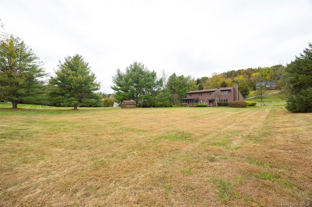 2 English Way, Pleasant Valley, NY 12569