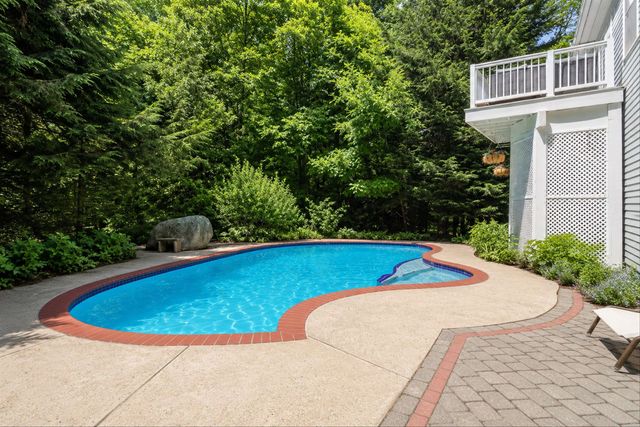 26 Jonathan Lane, Bow, NH 03304