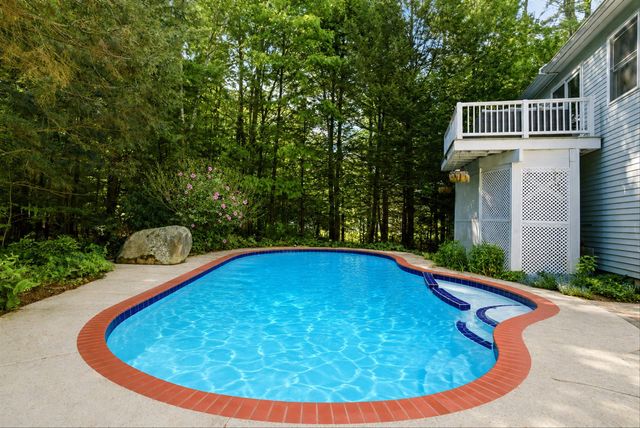 26 Jonathan Lane, Bow, NH 03304