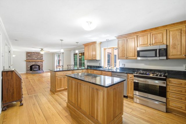 26 Jonathan Lane, Bow, NH 03304