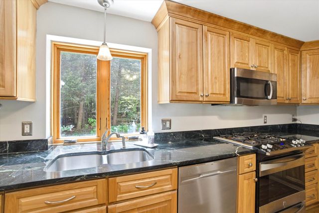 26 Jonathan Lane, Bow, NH 03304