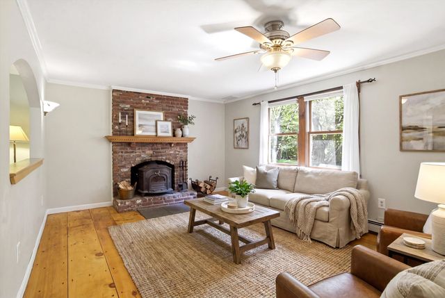 26 Jonathan Lane, Bow, NH 03304