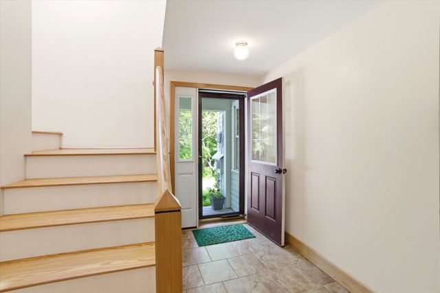 26 Jonathan Lane, Bow, NH 03304